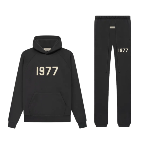 Bluza Essentials – czym jest i dlaczego stała się hitem streetwearu w Polsce? 2 Bluza Essential